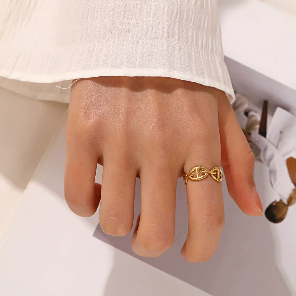 Wholesale Stainless Steel Ring with Geometric Pattern 18K Gold Plated for Ladies