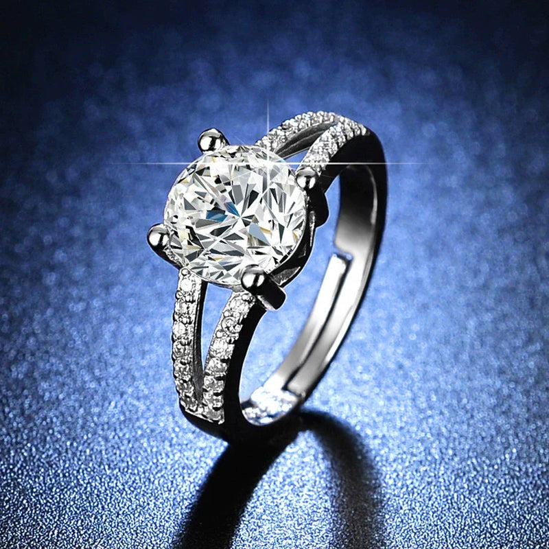 Wholesale Women'S Geometric Moissanite Ring with Diamond Treatment in White Copper
